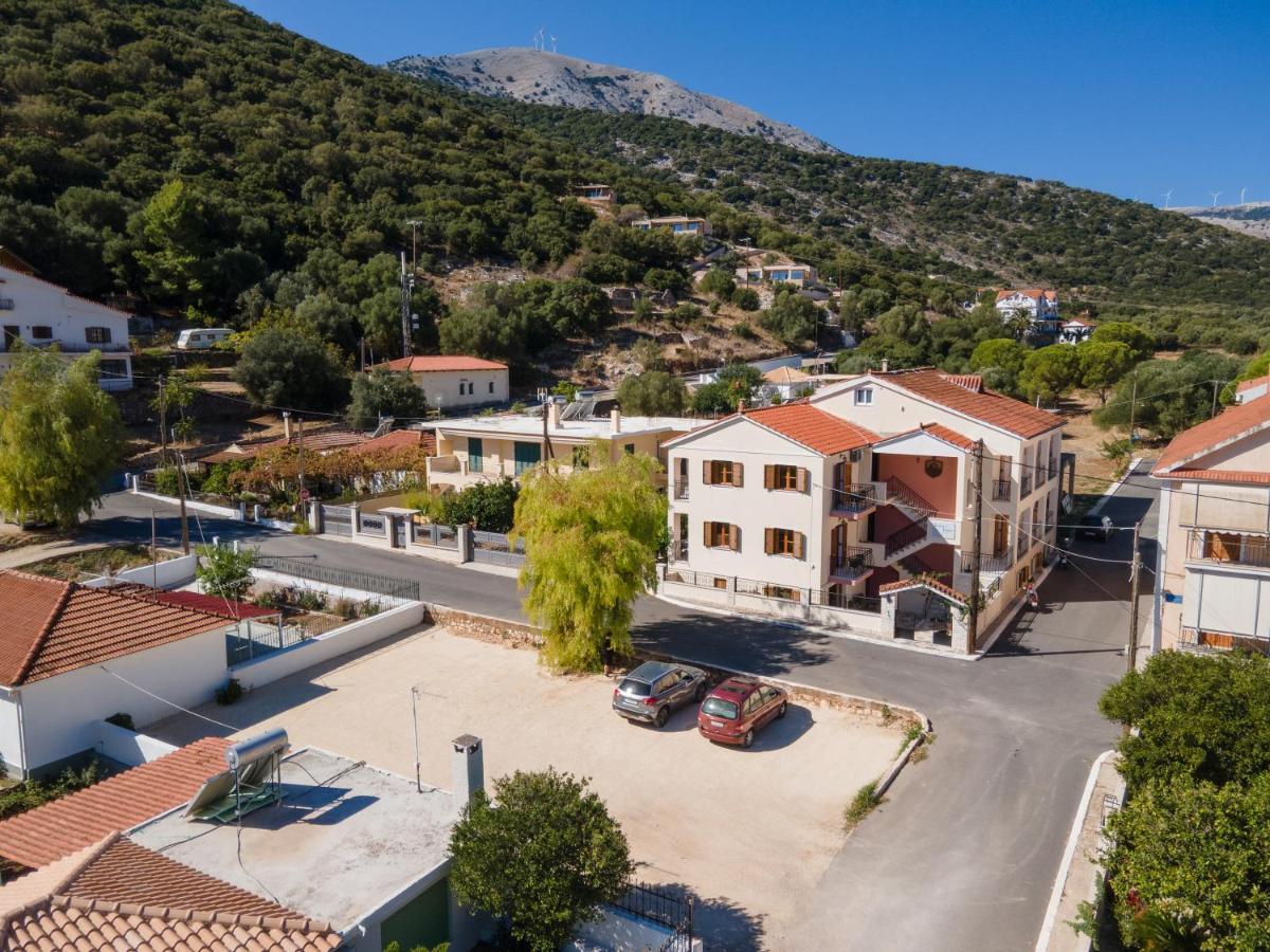 أيّا إفيميا Alexatos Studios & Apartments المظهر الخارجي الصورة