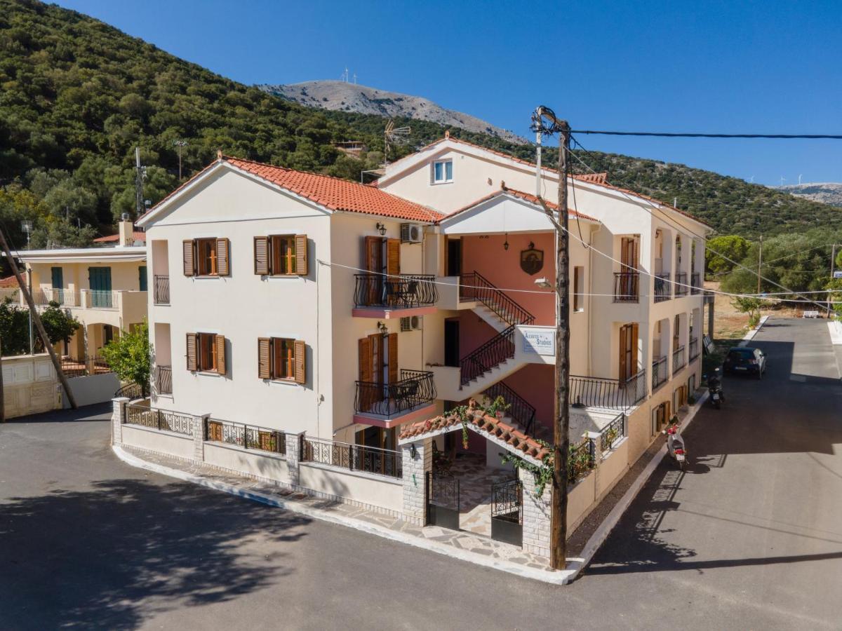 أيّا إفيميا Alexatos Studios & Apartments المظهر الخارجي الصورة