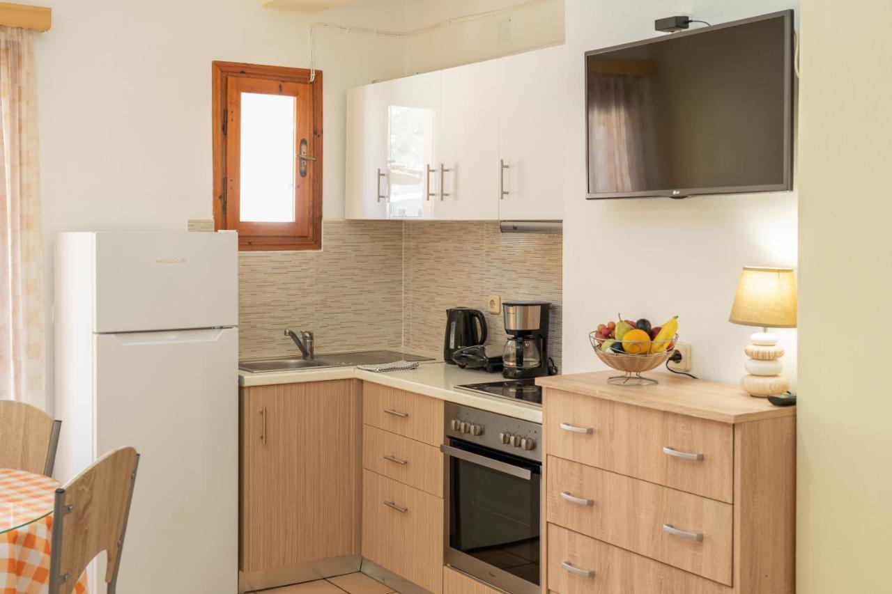 أيّا إفيميا Alexatos Studios & Apartments المظهر الخارجي الصورة