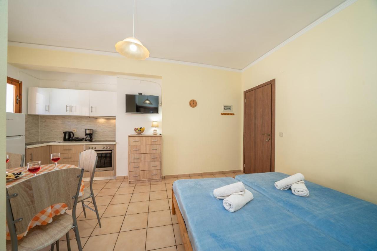 أيّا إفيميا Alexatos Studios & Apartments المظهر الخارجي الصورة
