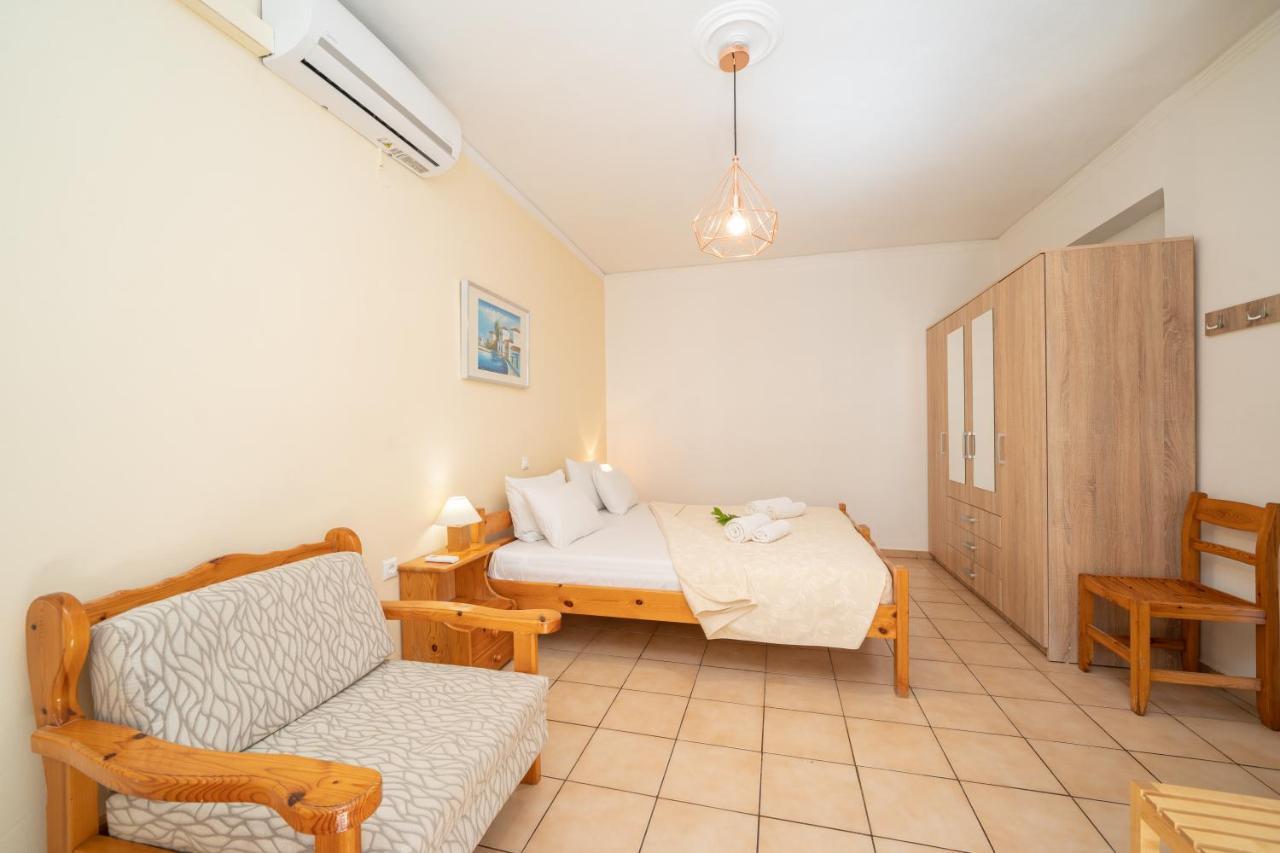 أيّا إفيميا Alexatos Studios & Apartments المظهر الخارجي الصورة