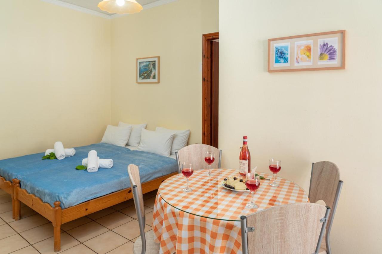 أيّا إفيميا Alexatos Studios & Apartments المظهر الخارجي الصورة