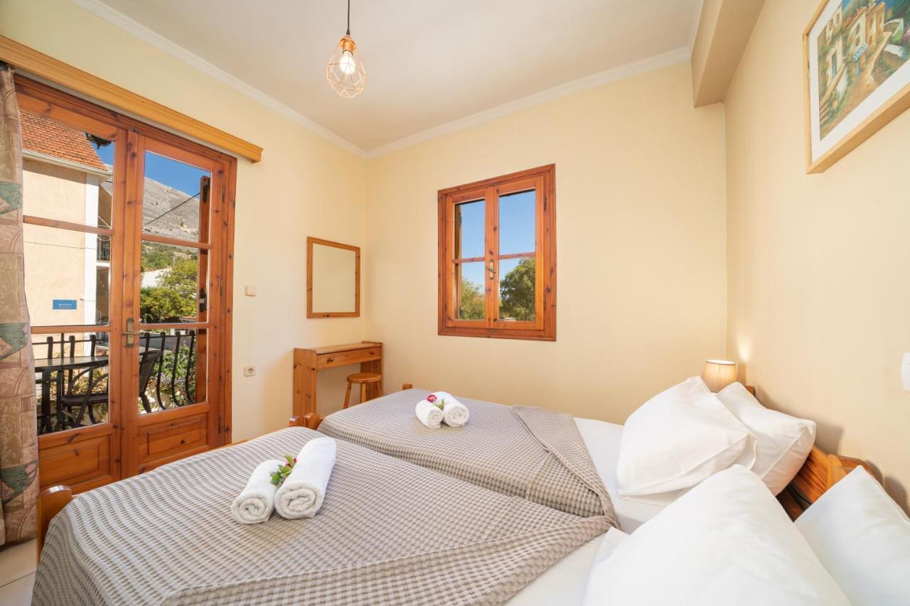 أيّا إفيميا Alexatos Studios & Apartments المظهر الخارجي الصورة