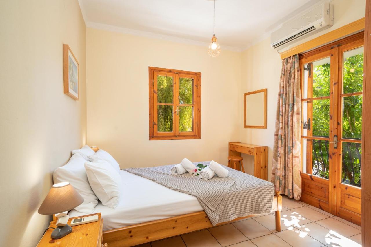 أيّا إفيميا Alexatos Studios & Apartments المظهر الخارجي الصورة
