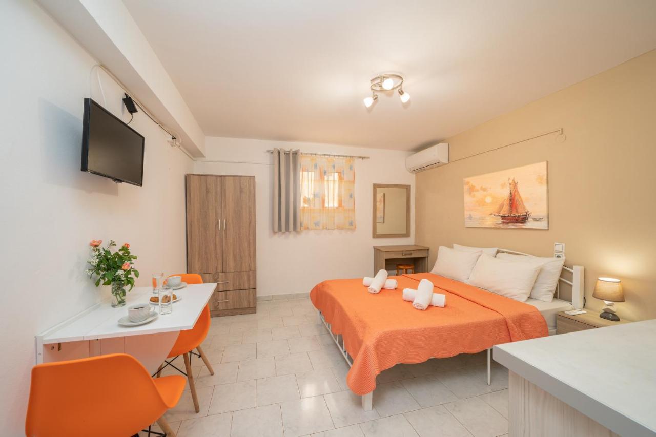 أيّا إفيميا Alexatos Studios & Apartments المظهر الخارجي الصورة