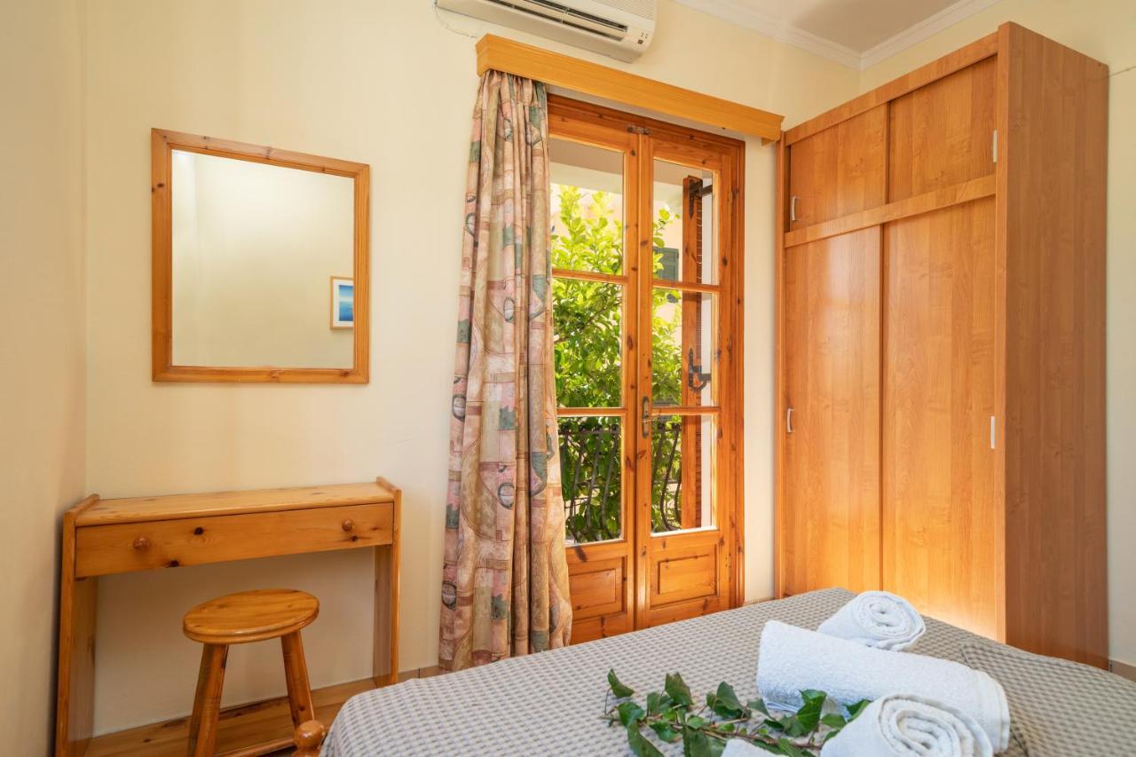 أيّا إفيميا Alexatos Studios & Apartments المظهر الخارجي الصورة