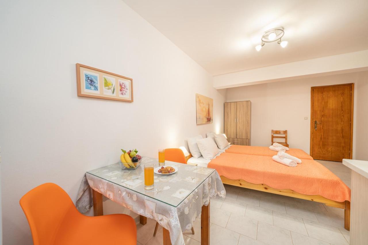 أيّا إفيميا Alexatos Studios & Apartments المظهر الخارجي الصورة