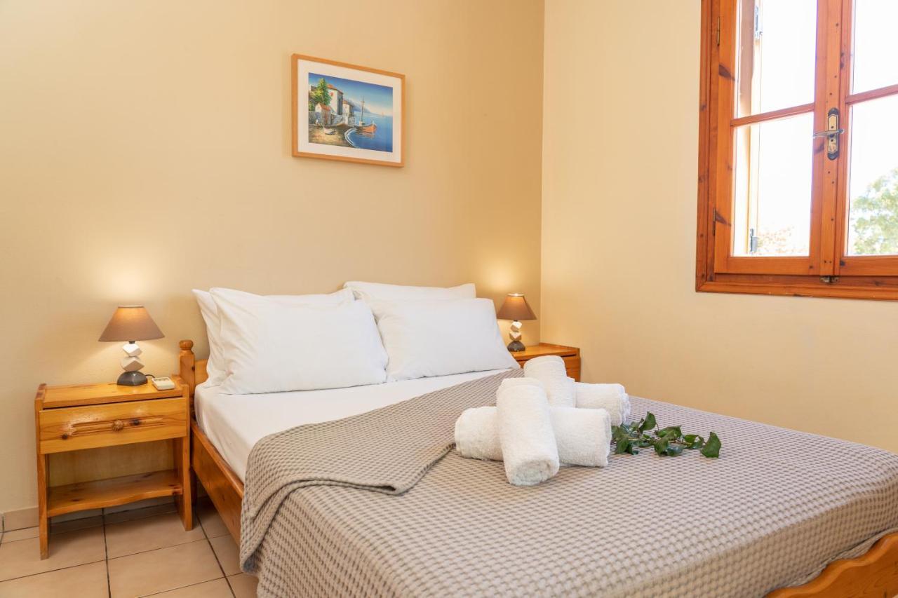 أيّا إفيميا Alexatos Studios & Apartments المظهر الخارجي الصورة