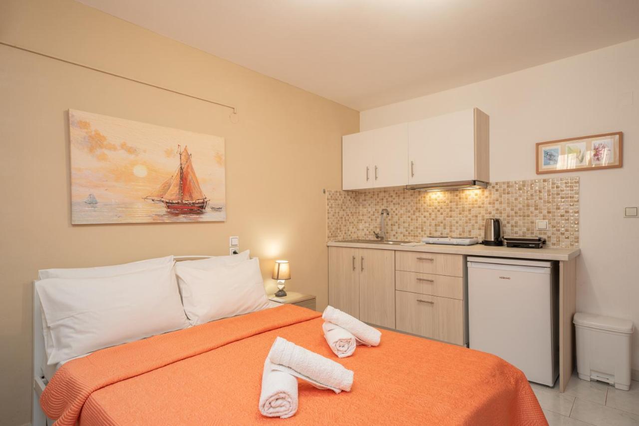 أيّا إفيميا Alexatos Studios & Apartments المظهر الخارجي الصورة