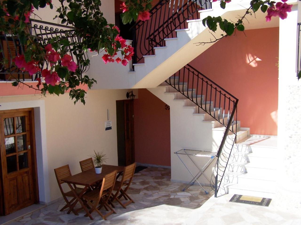 أيّا إفيميا Alexatos Studios & Apartments المظهر الخارجي الصورة